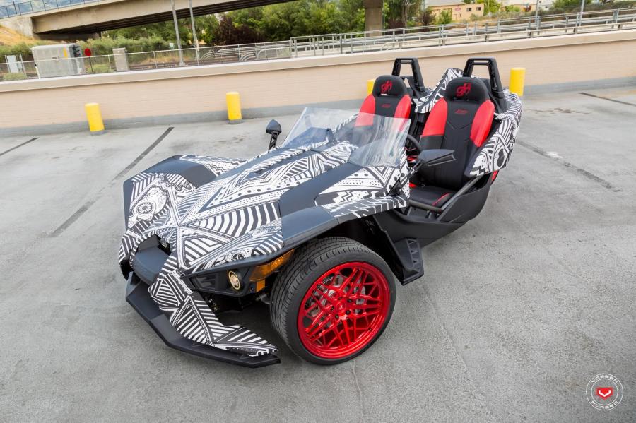  Polaris Slingshot on Vossen Wheels (ML-R3) 2017 года  (фото 13 из 24)